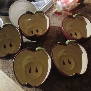 Apple Shaped Ceramic Bowls Set - Red and Green